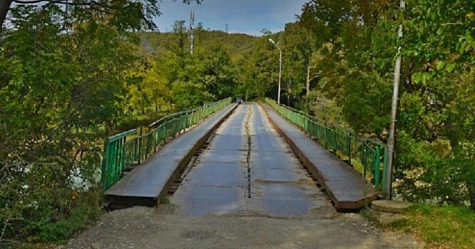 Без магазинов, аптек и медпомощи: в курортном Лермонтово люди выживают в изоляции после обрушения моста