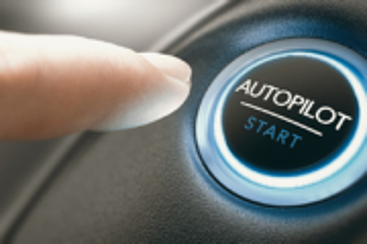 Mercedes начинает продавать машины с автопилотом