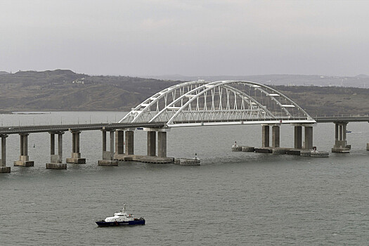 Движение автотранспорта по Крымскому мосту перекрыли