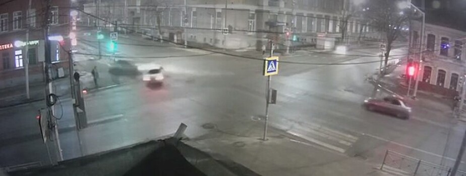 В центре Саратова произошло ДТП с пятью пострадавшими