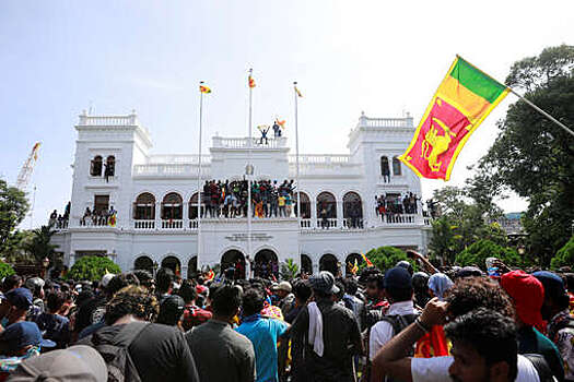 Спикер парламента Шри-Ланки попросил президента поторопиться с заявлением об уходе