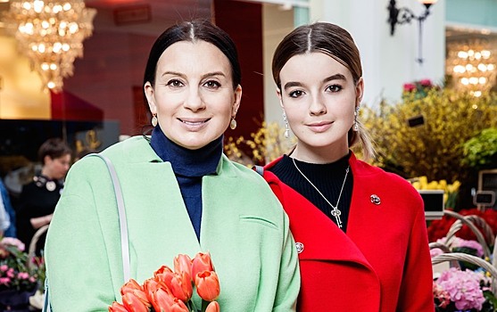 Екатерина Стриженова с дочерью, Альбина Джанабаева, Наталья Подольская и другие столичные модницы побывали на празднике цветов