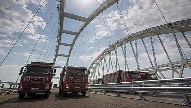 Названы сроки открытия движения по мосту в Крым