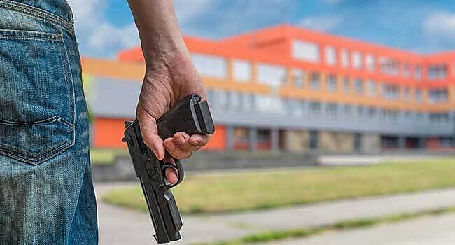 Россиянам назвали три способа спасти свою жизнь при стрельбе в школе