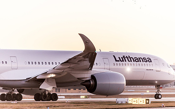 Lufthansa отменяет обязательные тесты на ВИЧ для бортпроводников