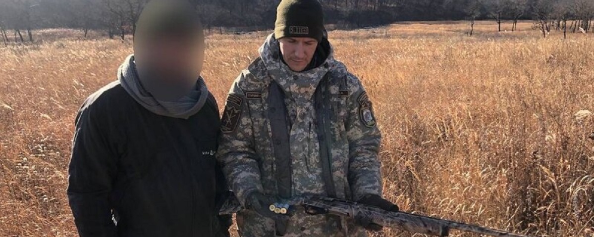 В Приморском крае на особо охраняемой природной территории задержан охотник с ружьем, опасность отстрела редкого леопарда миновала
