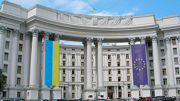 МИД Украины потребовал от спикера венгерского парламента справку от психиатра