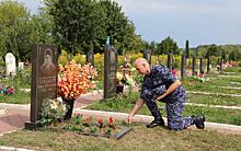 В Рязани почтили память милиционера, погибшего при нападении банды на «Джинсовый мир»