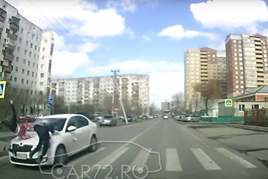 От удара их отбросило в сторону: доктора рассказали о состоянии детей, сбитых машиной на Демьяна Бедного