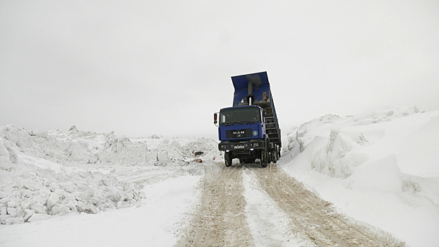 В Ноябрьске управляющие компании жалуются на перебои в работе снежного полигона