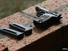 В Челябинске женщины дарят мужчинам сертификаты на оружие