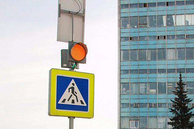Семь пешеходных переходов в СВАО оснастят импульсными светофорами