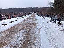 Остановку у Литвиновского кладбища заблокировали фуры