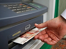 Россияне стали меньше снимать наличных в банкоматах