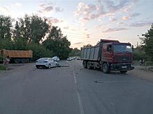 Водитель ВАЗ, нарушивший приоритет, попал под грузовик