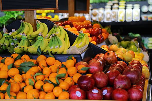 Технолог рассказала, как продавцы маскируют испорченные овощи и фрукты