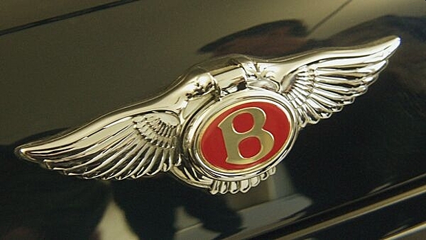 Bentley и УАЗ столкнулись под Екатеринбургом