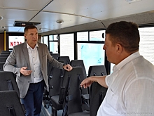 Олег Денисов провел смотр школьных автобусов в Пензе