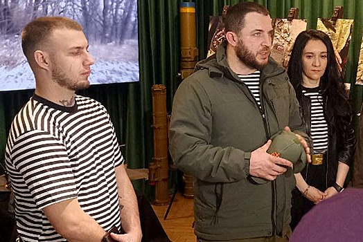 В Курском краеведческом музее открылась фотовыставка «Это наша земля, мы не уйдём!»