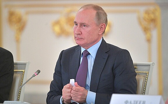 Сомнологи призвали Путина выспаться