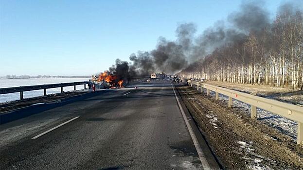 На трассе М-7 в жутком ДТП погибли два человека