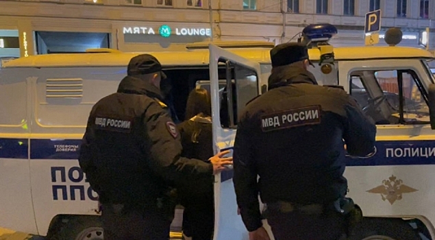 Полицейские в Екатеринбурге задержали пьяных подростков во время рейда