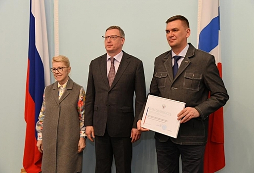 Губернатор Бурков и сенатор региона Мизулина наградили омских медиков