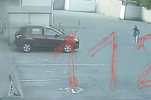 В Подмосковье угонщик вытащил женщину из машины и врезался в несколько автомобилей