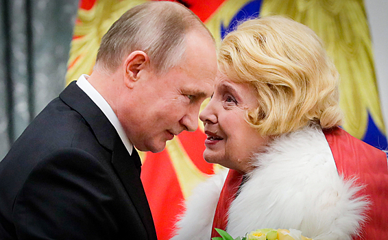 «Манипулируют»: МХАТ ответил на письмо Дорониной Путину