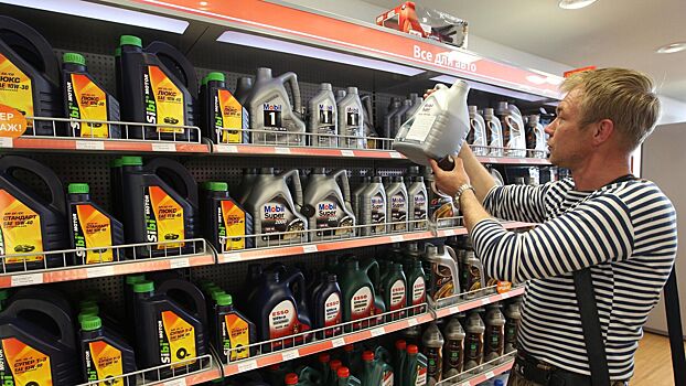 Автоэксперты отметили снижение цен на моторные масла в России