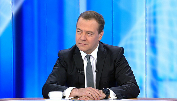 Медведев: важнейший итог года - существенно профицитный бюджет