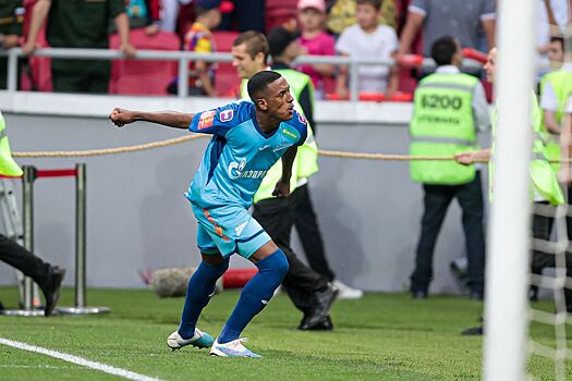 Источник: «Зениту» предложили  €25 млн за защитника