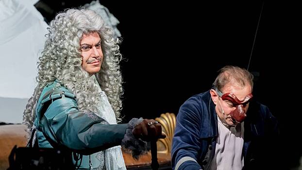 Сложности отношений писателя и власти