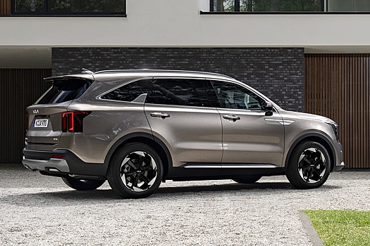 В РФ продают новые кроссоверы Kia Sorento от 5 999 900 рублей