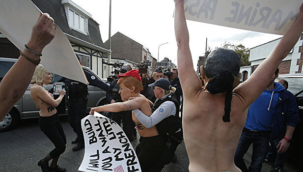 Активисток FEMEN задержали рядом с участком Ле Пен