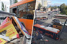 Автобус выехал на тротуар и врезался в столб на Сенной площади в Нижнем Новгороде