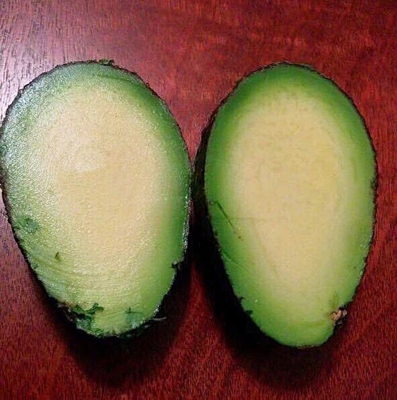 С авокадо явно что-то не так.