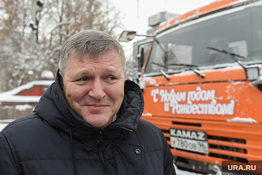Вице-мэр Екатеринбурга предложил горожанам использовать сноуборд в снегопады