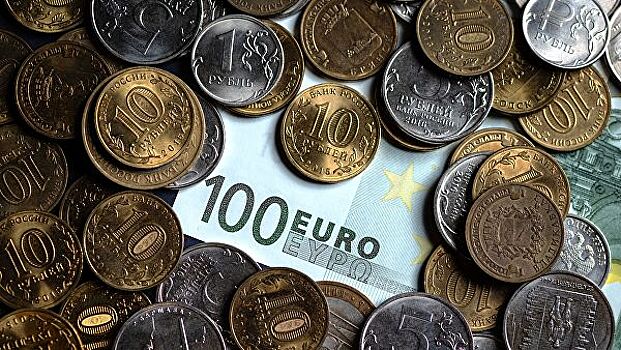 Официальный курс евро снизился до 72,58 рубля