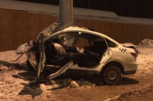 В Советском районе Воронежа в ДТП погиб таксист, пассажир попал в больницу