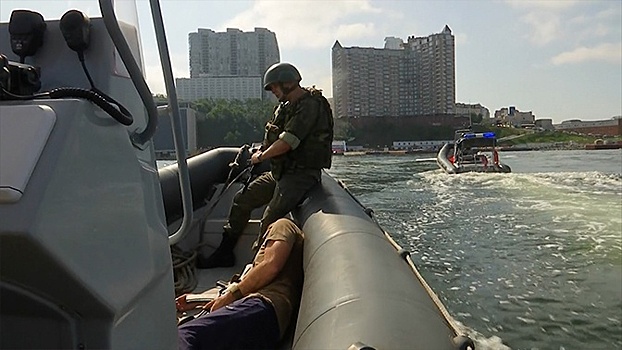 Освобождение заложников и морская погоня: кадры масштабных учений военной полиции в нескольких регионах РФ