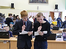 Ярославские школьники придумали робота, который собирает носки