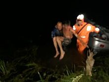В Татарстане в день ВМФ иномарка упала с моста в реку