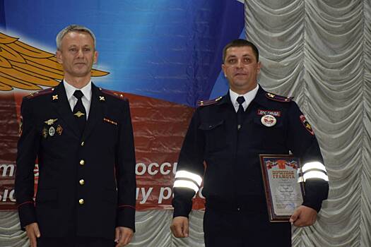 Лучших полицейских наградили к празднику
