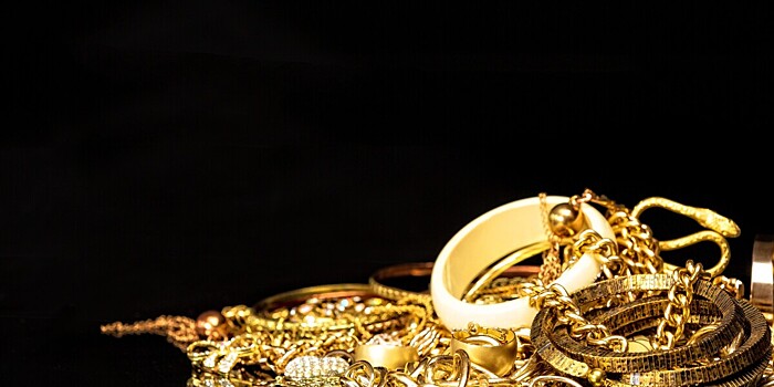 В Крыму обнаружили золотые украшения с изображением Горгоны Медузы