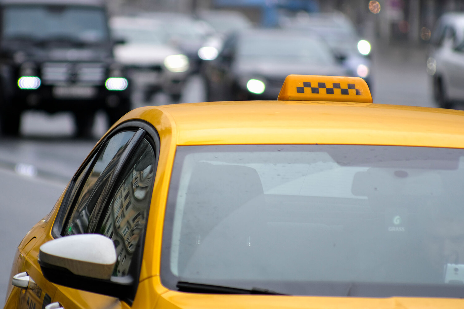«ПГ»: работа над законопроектом о локализации машин такси продолжается