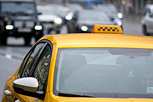 В Госдуме предложили ввести штраф за парковку такси во дворах