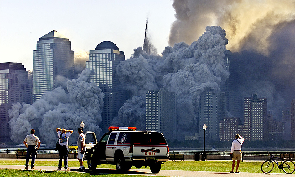 11 сентября 2001 года в США боевики-смертники захватили четыре пассажирских самолета, направив два из них на башни Всемирного торгового центра, а два других – на Пентагон. 