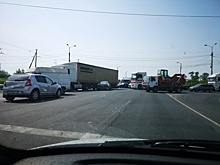 На перекрёстке Емельянова и Окружной фура столкнулась с Audi, образовалась пробка