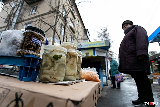 «Остатки доторговываем — и сворачиваемся»: продавцам с Доваторского рынка помогут найти новые места